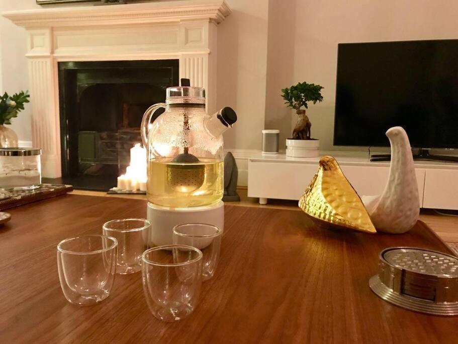 Appartamento Stunning 2 Bed/2Bath Flat In Heart Of Kensington Londra Esterno foto