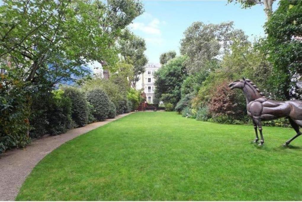 Appartamento Stunning 2 Bed/2Bath Flat In Heart Of Kensington Londra Esterno foto