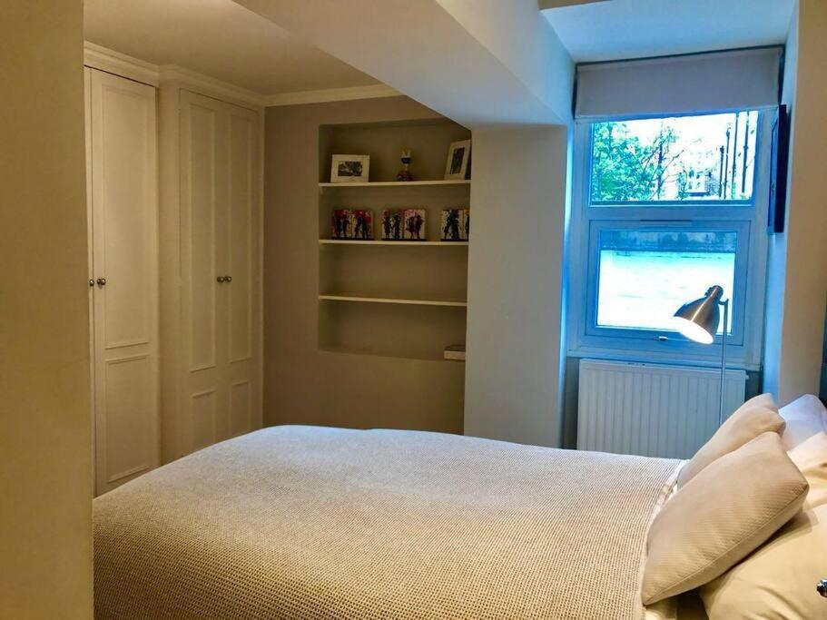 Appartamento Stunning 2 Bed/2Bath Flat In Heart Of Kensington Londra Esterno foto