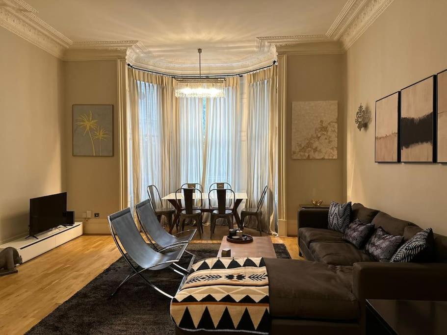 Appartamento Stunning 2 Bed/2Bath Flat In Heart Of Kensington Londra Esterno foto
