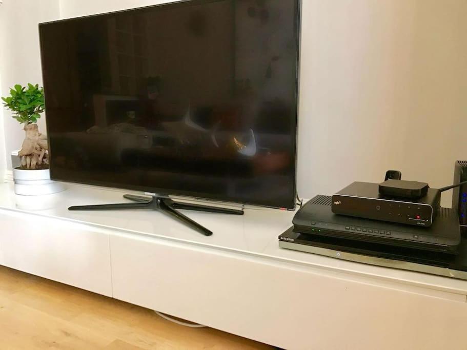 Appartamento Stunning 2 Bed/2Bath Flat In Heart Of Kensington Londra Esterno foto