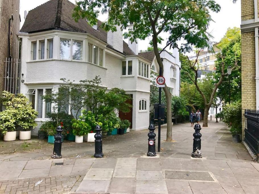 Appartamento Stunning 2 Bed/2Bath Flat In Heart Of Kensington Londra Esterno foto