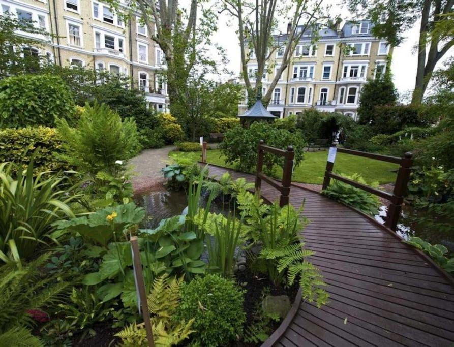 Appartamento Stunning 2 Bed/2Bath Flat In Heart Of Kensington Londra Esterno foto