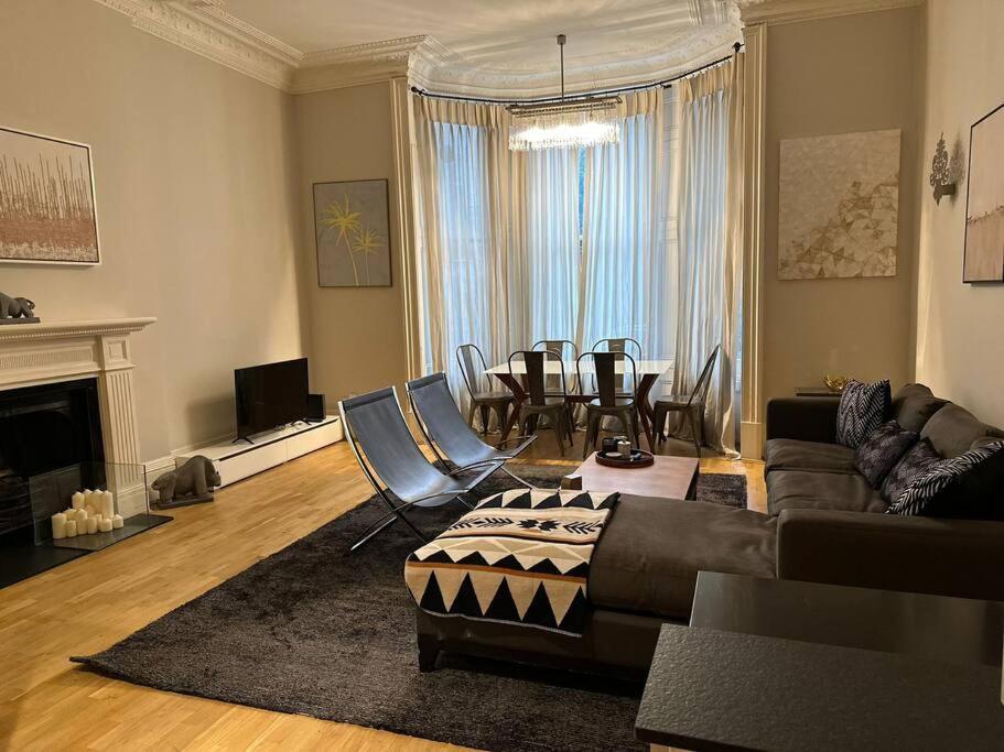 Appartamento Stunning 2 Bed/2Bath Flat In Heart Of Kensington Londra Esterno foto