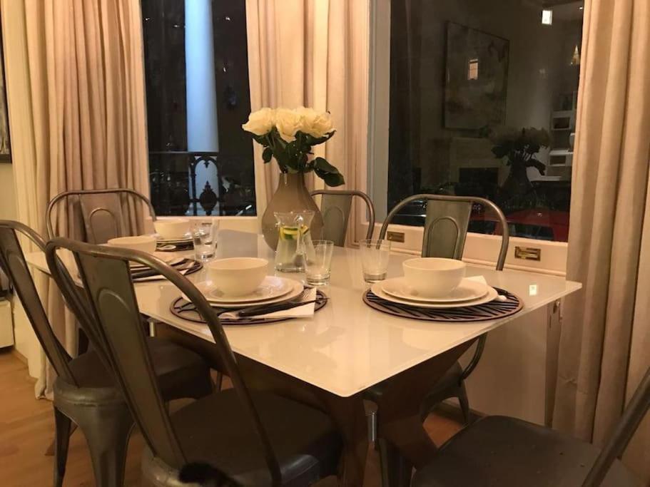 Appartamento Stunning 2 Bed/2Bath Flat In Heart Of Kensington Londra Esterno foto