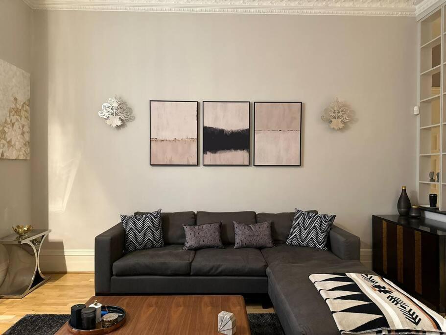 Appartamento Stunning 2 Bed/2Bath Flat In Heart Of Kensington Londra Esterno foto