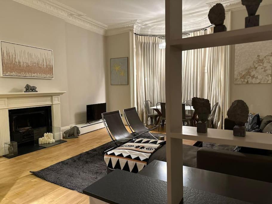 Appartamento Stunning 2 Bed/2Bath Flat In Heart Of Kensington Londra Esterno foto