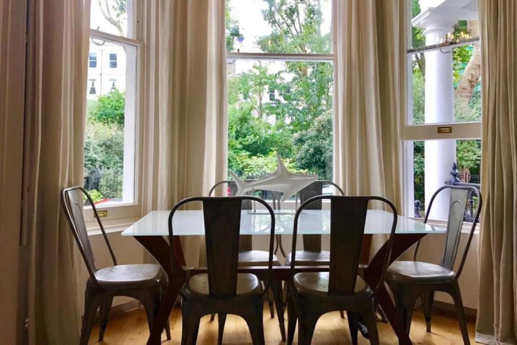 Appartamento Stunning 2 Bed/2Bath Flat In Heart Of Kensington Londra Esterno foto