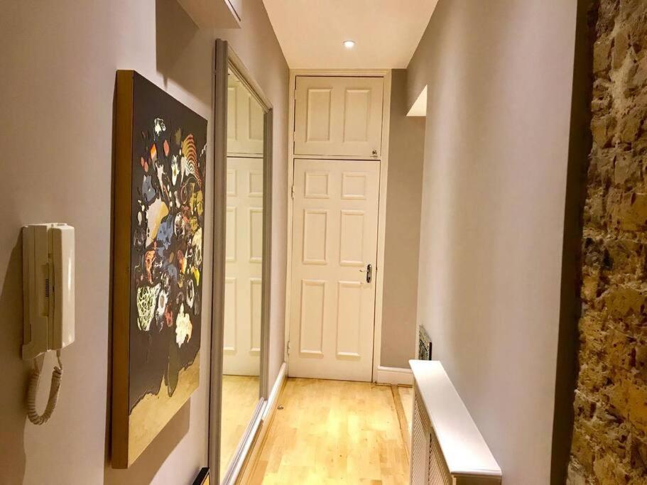 Appartamento Stunning 2 Bed/2Bath Flat In Heart Of Kensington Londra Esterno foto